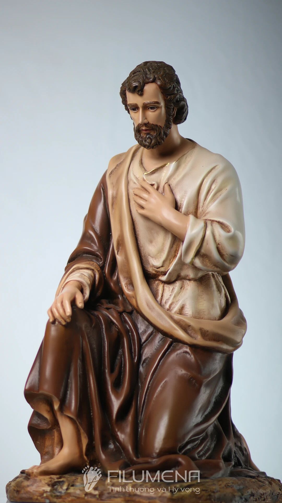 Tượng Chúa Giáng sinh tại Phát Diệm. Tượng Công giáo Filumena là tượng của Tình thương và Hy vọng. Bản quyền các tác phẩm tượng Công giáo thuộc về Filumena Art, Cộng hòa Pháp. Filumena sáng tác và sản xuất nhiều mẫu tượng Công giáo khác như Bàn thờ Chúa và gia tiên, Bàn thờ Công giáo, Bàn thờ Công giáo, Tượng Đức Mẹ để xe ô tô, Tượng Đức Mẹ để xe hơi