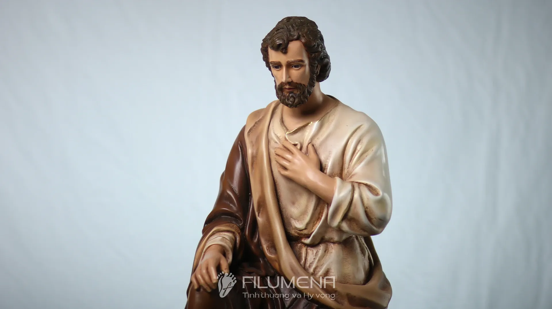 Tượng Chúa Giáng sinh tại Hà Nội. Tượng Công Giáo Filumena được sáng tác bởi các nghệ sĩ Filumena. Mỗi tác phẩm đều là đóng góp của quý vị cho các việc bác ái. Tượng làm bằng chất liệu bột đá tự nhiên và resin, có đủ các kích thước từ 15, 20 cm tới 1m và lớn hơn nữa.