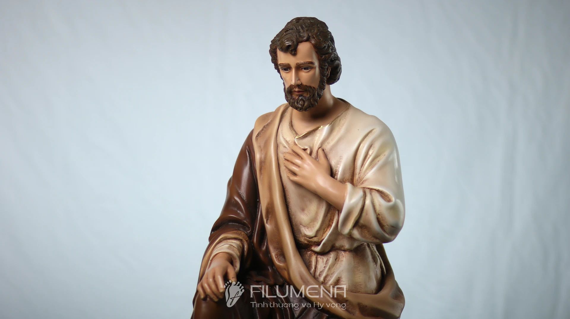 Tượng Chúa Giáng sinh tại Đồng Nai. Tượng Công giáo Filumena là tượng của Tình thương và Hy vọng. Bản quyền các tác phẩm tượng Công giáo thuộc về Filumena Art, Cộng hòa Pháp. Filumena sáng tác và sản xuất nhiều mẫu tượng Công giáo khác như Tượng Đức Mẹ Lộ Đức, Tượng Đức Mẹ Fatima, Tượng Đức Mẹ Ban Ơn, Tượng Chúa, Tượng Chúa Giê-su