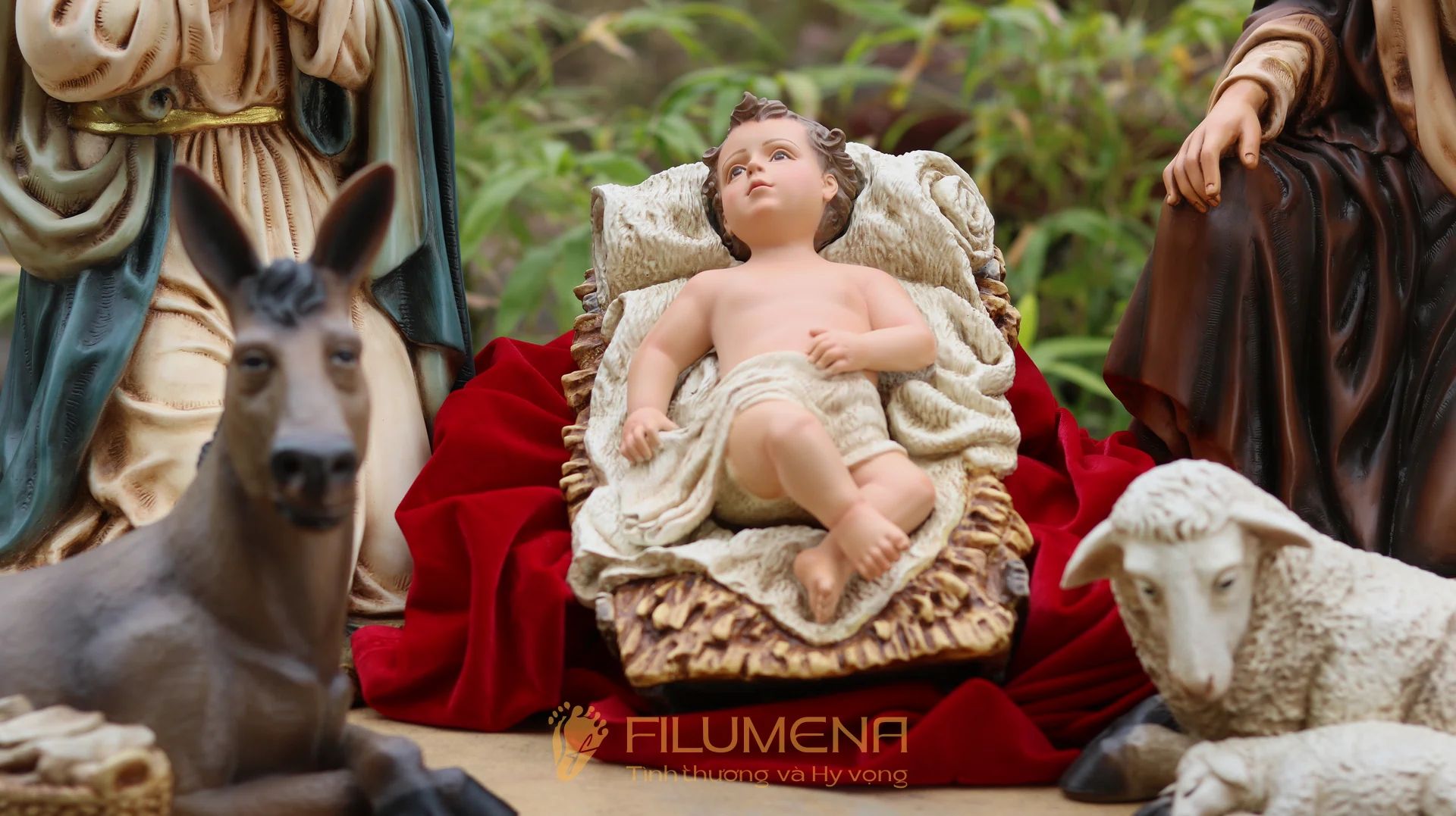 Tượng Giáng Sinh Filumena – chế tác từ resin và bột đá tái tạo, giữ độ sắc nét và bền màu theo thời gian