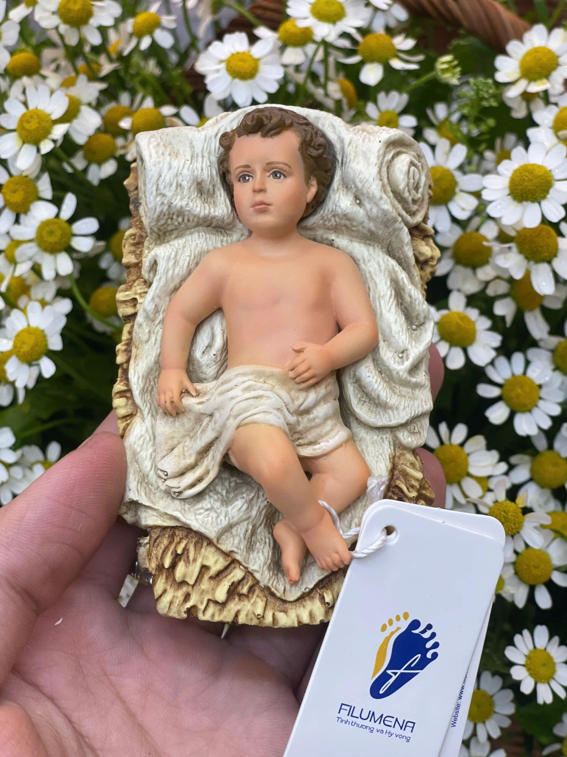 Tượng Giáng sinh mini tại Đền thánh Martino Hố Nai. Tượng Công giáo Filumena là tượng của Tình thương và Hy vọng. Bản quyền các tác phẩm tượng Công giáo thuộc về Filumena Art, Cộng hòa Pháp. Filumena sáng tác và sản xuất nhiều mẫu tượng Công giáo khác như Tượng Đức Mẹ Ban Ơn, Tượng Đức Mẹ Fatima, Tượng Đức Mẹ Lộ Đức, Tượng Đức Mẹ, Tượng Mẹ Maria