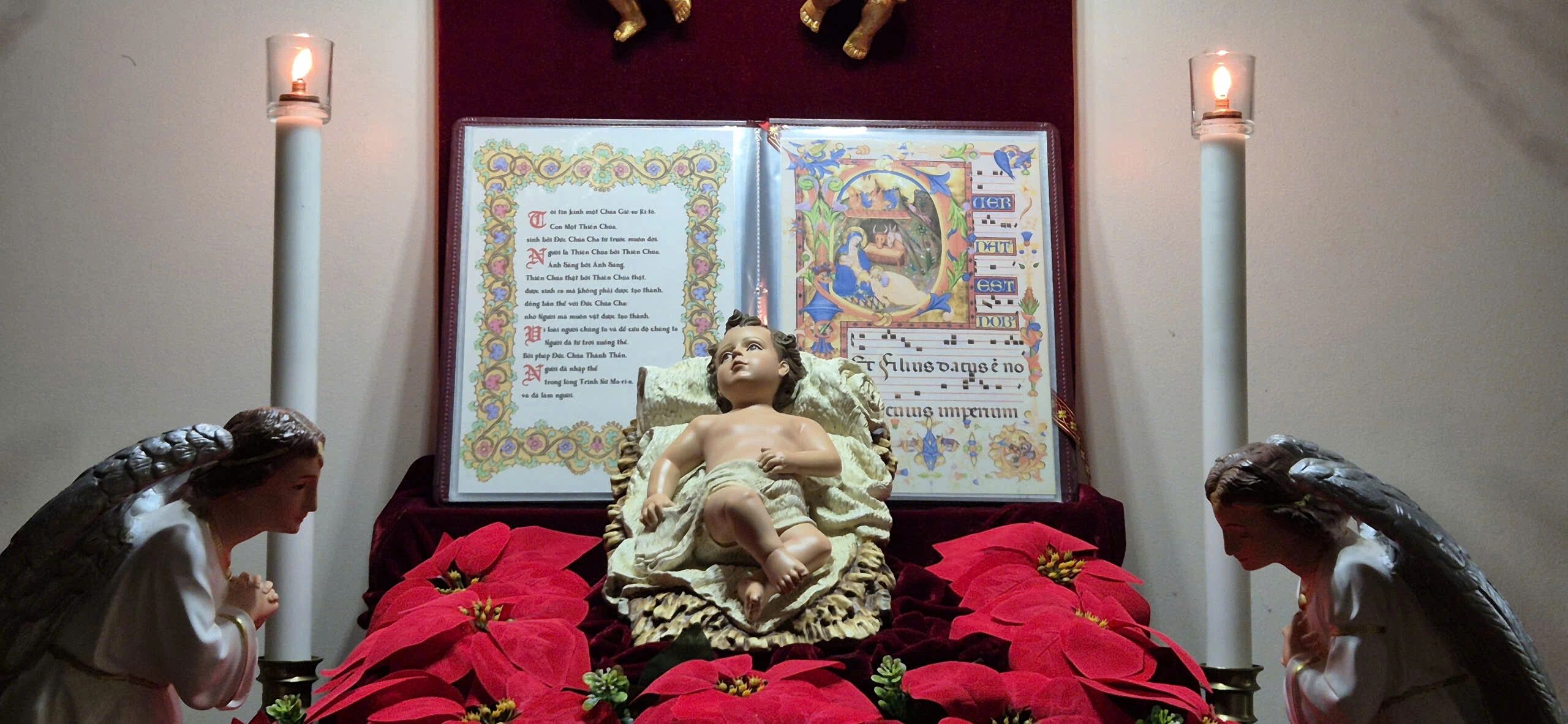 Tượng Giáng sinh mini tại Đền thánh Martino Hố Nai. Tượng Công giáo Filumena là tượng của Tình thương và Hy vọng. Bản quyền các tác phẩm tượng Công giáo thuộc về Filumena Art, Cộng hòa Pháp. Filumena sáng tác và sản xuất nhiều mẫu tượng Công giáo khác như Tượng Đức Mẹ Ban Ơn, Tượng Đức Mẹ Fatima, Tượng Đức Mẹ Lộ Đức, Tượng Đức Mẹ, Tượng Mẹ Maria