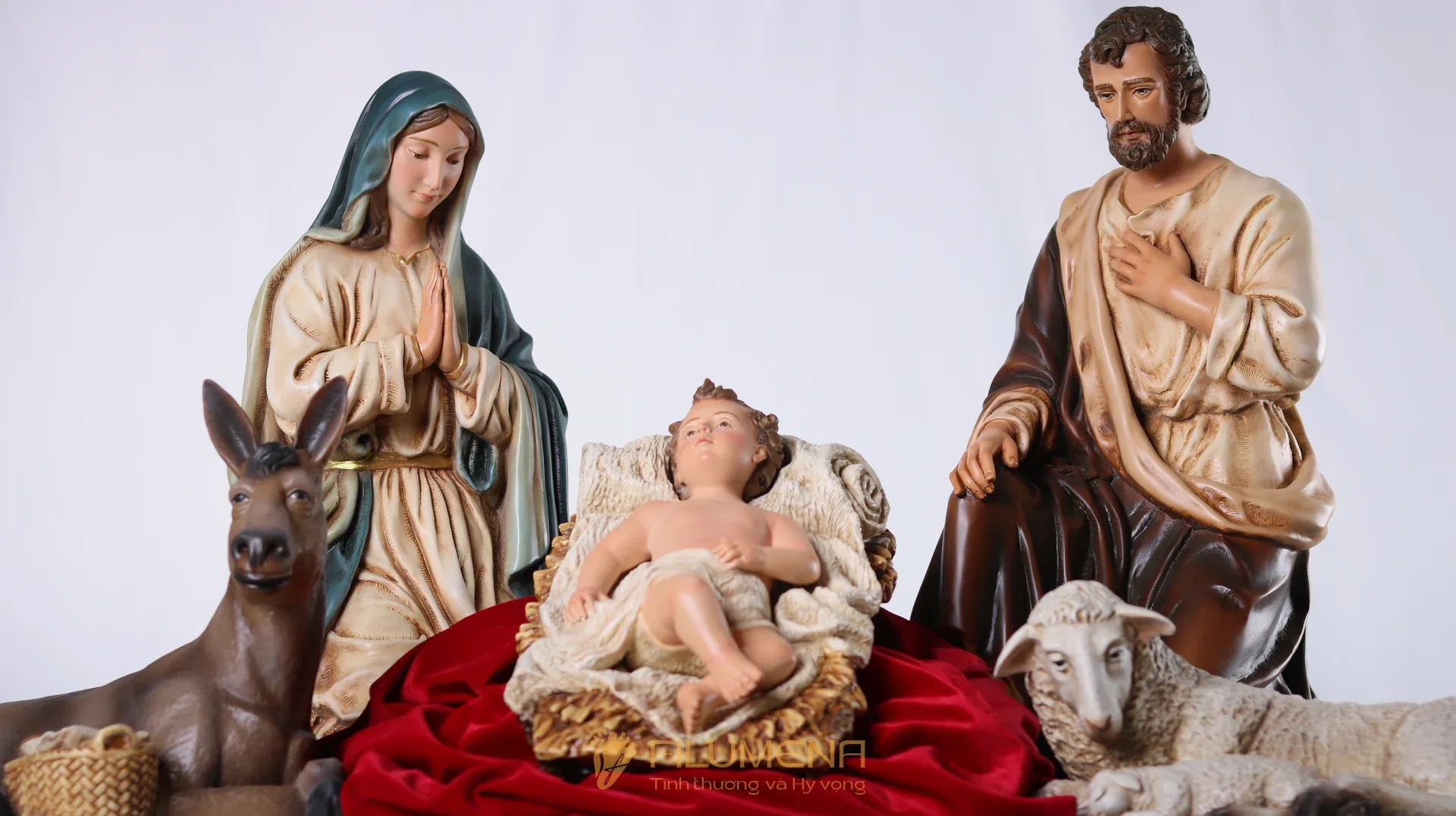 Tượng Mẹ Maria tại Buôn Mê Thuột. Tượng Công Giáo Filumena được sáng tác bởi các nghệ sĩ Filumena. Mỗi tác phẩm đều là đóng góp của quý vị cho các việc bác ái. Tượng làm bằng chất liệu bột đá tự nhiên và resin, có đủ các kích thước từ 15, 20 cm tới 1m và lớn hơn nữa.