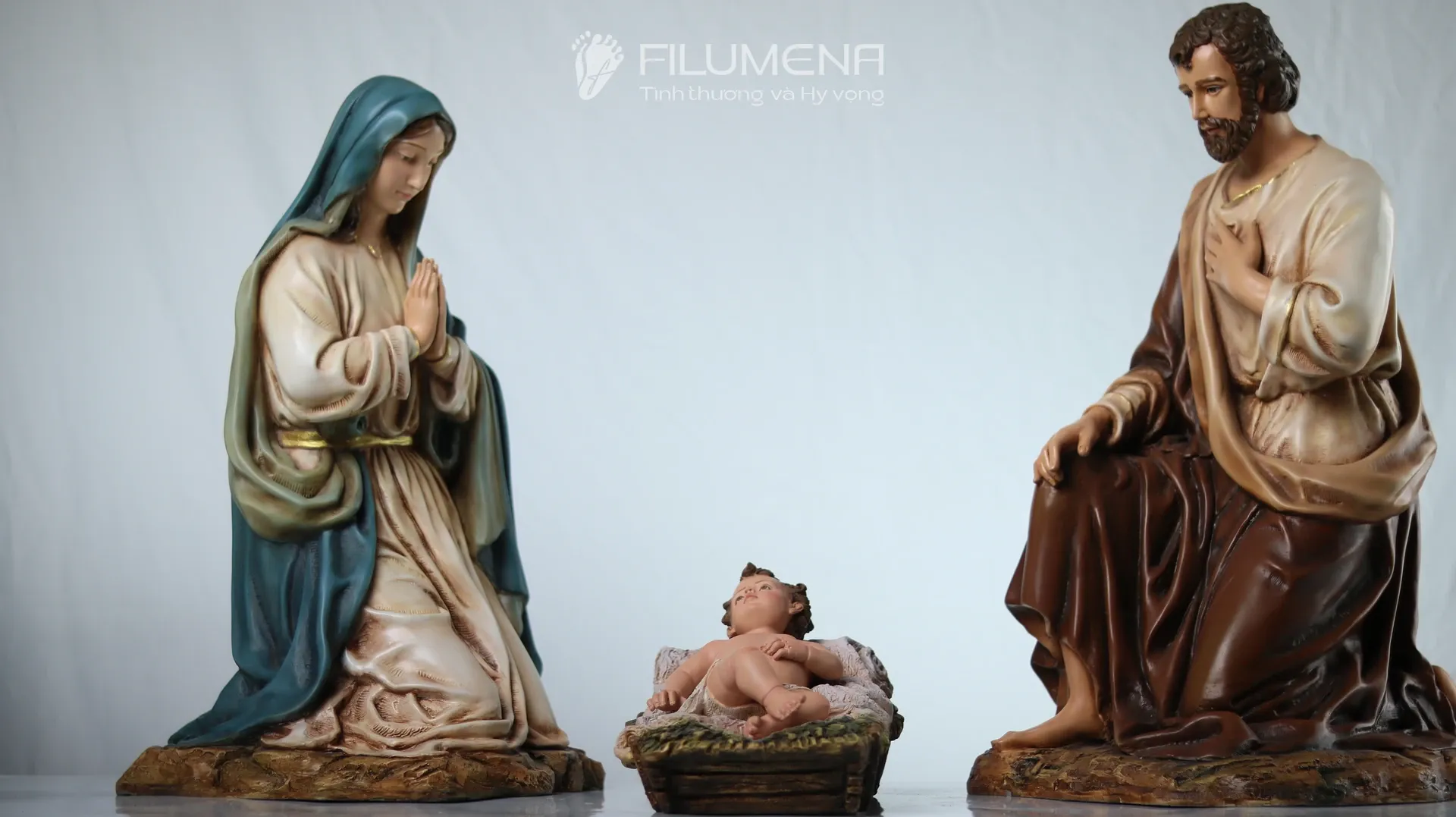 Tượng Chúa Giáng sinh tại Hoa Kỳ. Tượng Công Giáo Filumena được sáng tác bởi các nghệ sĩ Filumena. Mỗi tác phẩm đều là đóng góp của quý vị cho các việc bác ái. Tượng làm bằng chất liệu bột đá tự nhiên và resin, có đủ các kích thước từ 15, 20 cm tới 1m và lớn hơn nữa.