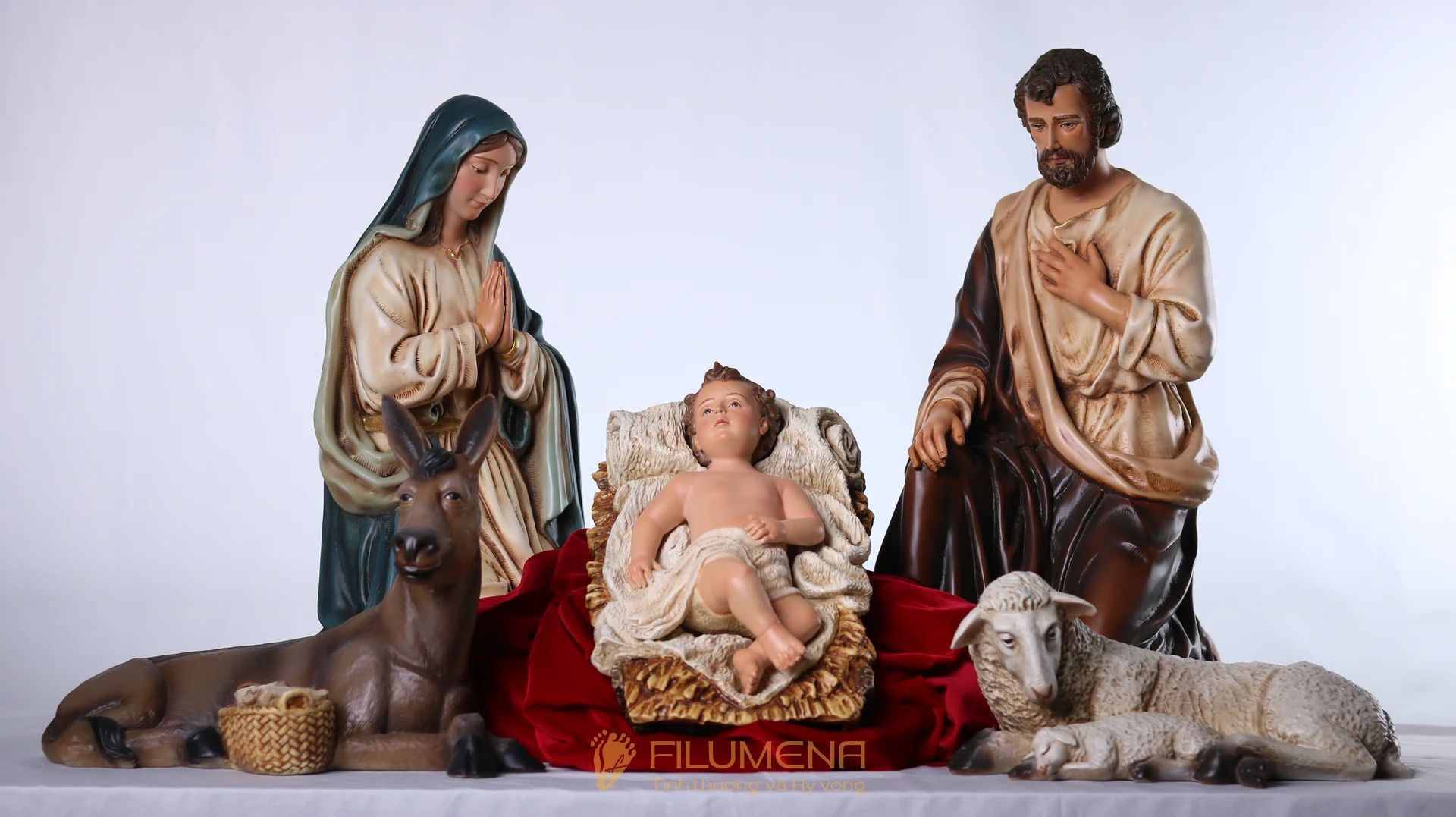 Bộ tượng Giáng sinh 50 cm 5 nhân vật tông màu sáng cổ điển