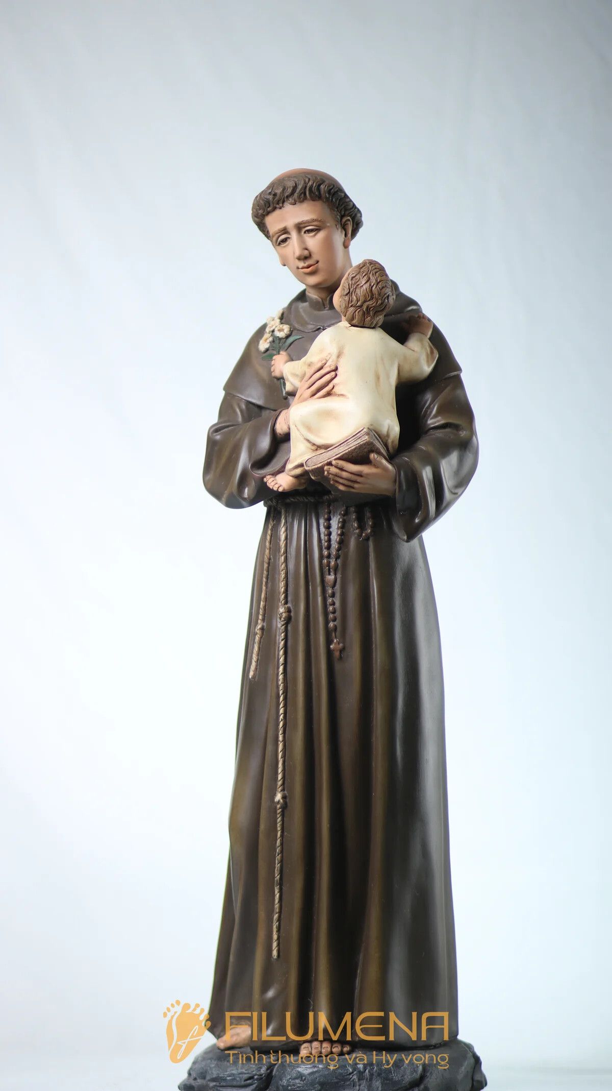 Tượng Thánh Antôn tại Nhà sách Nhà thờ lớn Hà Nội. Tượng Công giáo Filumena là tượng của Tình thương và Hy vọng. Bản quyền các tác phẩm tượng Công giáo thuộc về Filumena Art, Cộng hòa Pháp. Filumena sáng tác và sản xuất nhiều mẫu tượng Công giáo khác như Tượng Chúa Giê-su, Tượng Chúa, Tượng Đức Mẹ Ban Ơn, Tượng Đức Mẹ Fatima, Tượng Đức Mẹ Lộ Đức