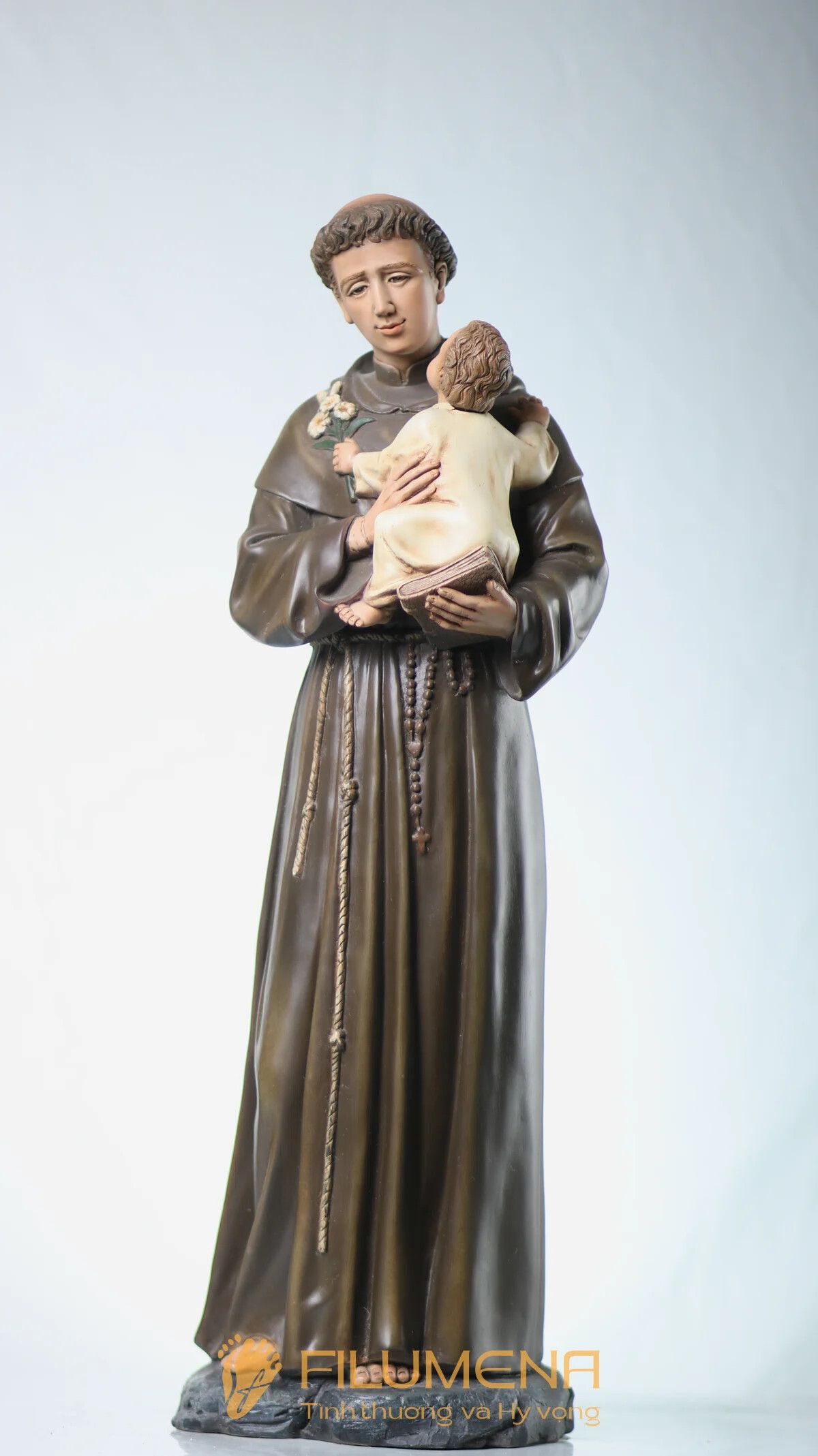 Tượng Thánh Antôn tại Nhà sách Nhà thờ lớn Hà Nội. Tượng Công giáo Filumena là tượng của Tình thương và Hy vọng. Bản quyền các tác phẩm tượng Công giáo thuộc về Filumena Art, Cộng hòa Pháp. Filumena sáng tác và sản xuất nhiều mẫu tượng Công giáo khác như Tượng Chúa Giê-su, Tượng Chúa, Tượng Đức Mẹ Ban Ơn, Tượng Đức Mẹ Fatima, Tượng Đức Mẹ Lộ Đức