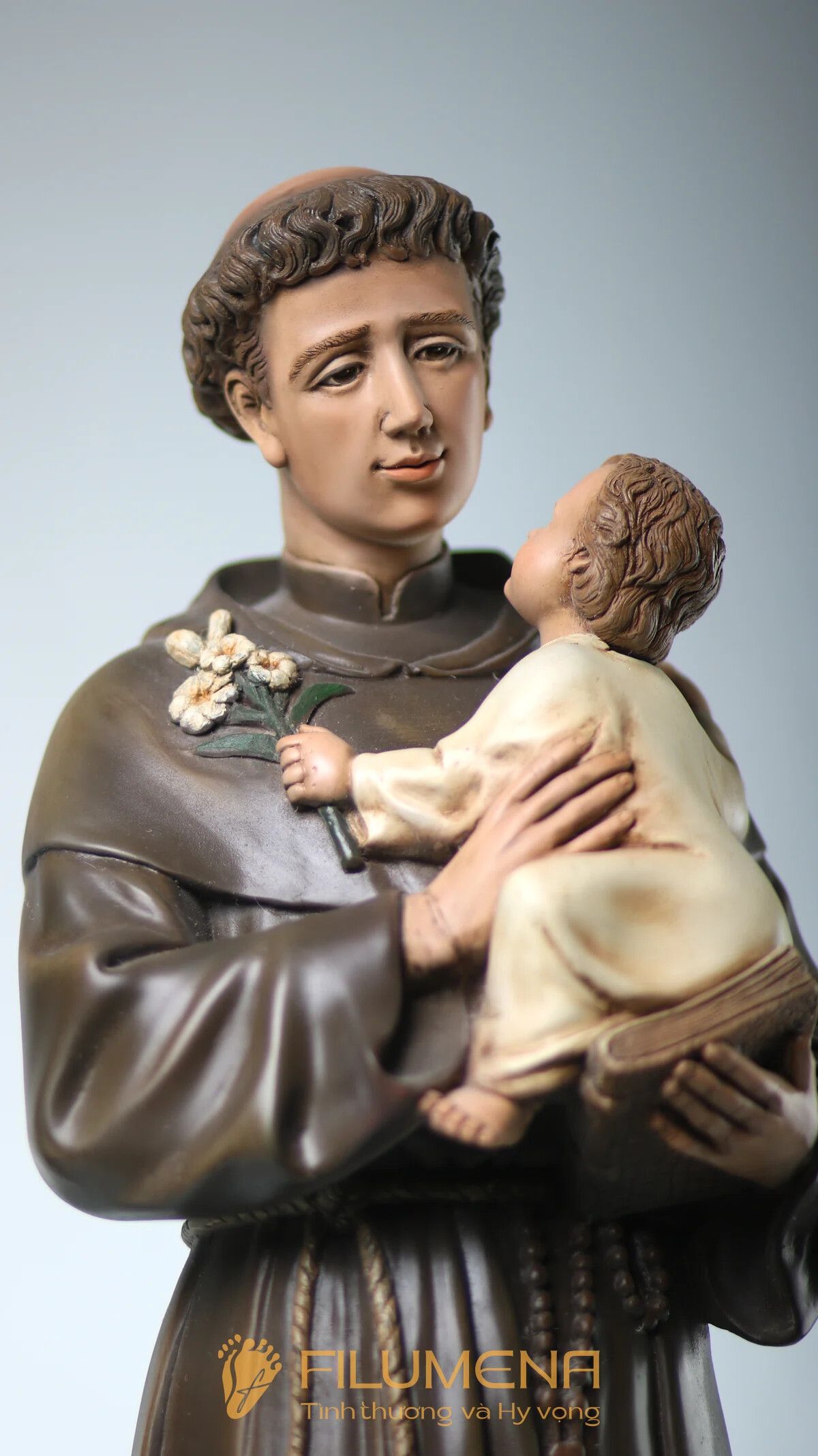 Tượng Thánh Antôn tại Nhà sách Nhà thờ lớn Hà Nội. Tượng Công giáo Filumena là tượng của Tình thương và Hy vọng. Bản quyền các tác phẩm tượng Công giáo thuộc về Filumena Art, Cộng hòa Pháp. Filumena sáng tác và sản xuất nhiều mẫu tượng Công giáo khác như Tượng Chúa Giê-su, Tượng Chúa, Tượng Đức Mẹ Ban Ơn, Tượng Đức Mẹ Fatima, Tượng Đức Mẹ Lộ Đức