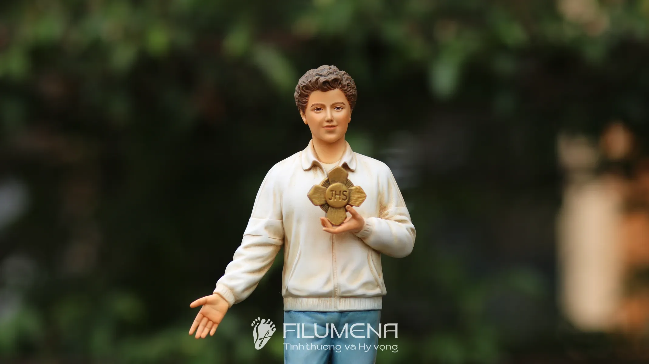 Tượng chịu nạn tại Huế. Tượng Công Giáo Filumena được sáng tác bởi các nghệ sĩ Filumena. Mỗi tác phẩm đều là đóng góp của quý vị cho các việc bác ái. Tượng làm bằng chất liệu bột đá tự nhiên và resin, có đủ các kích thước từ 15, 20 cm tới 1m và lớn hơn nữa.