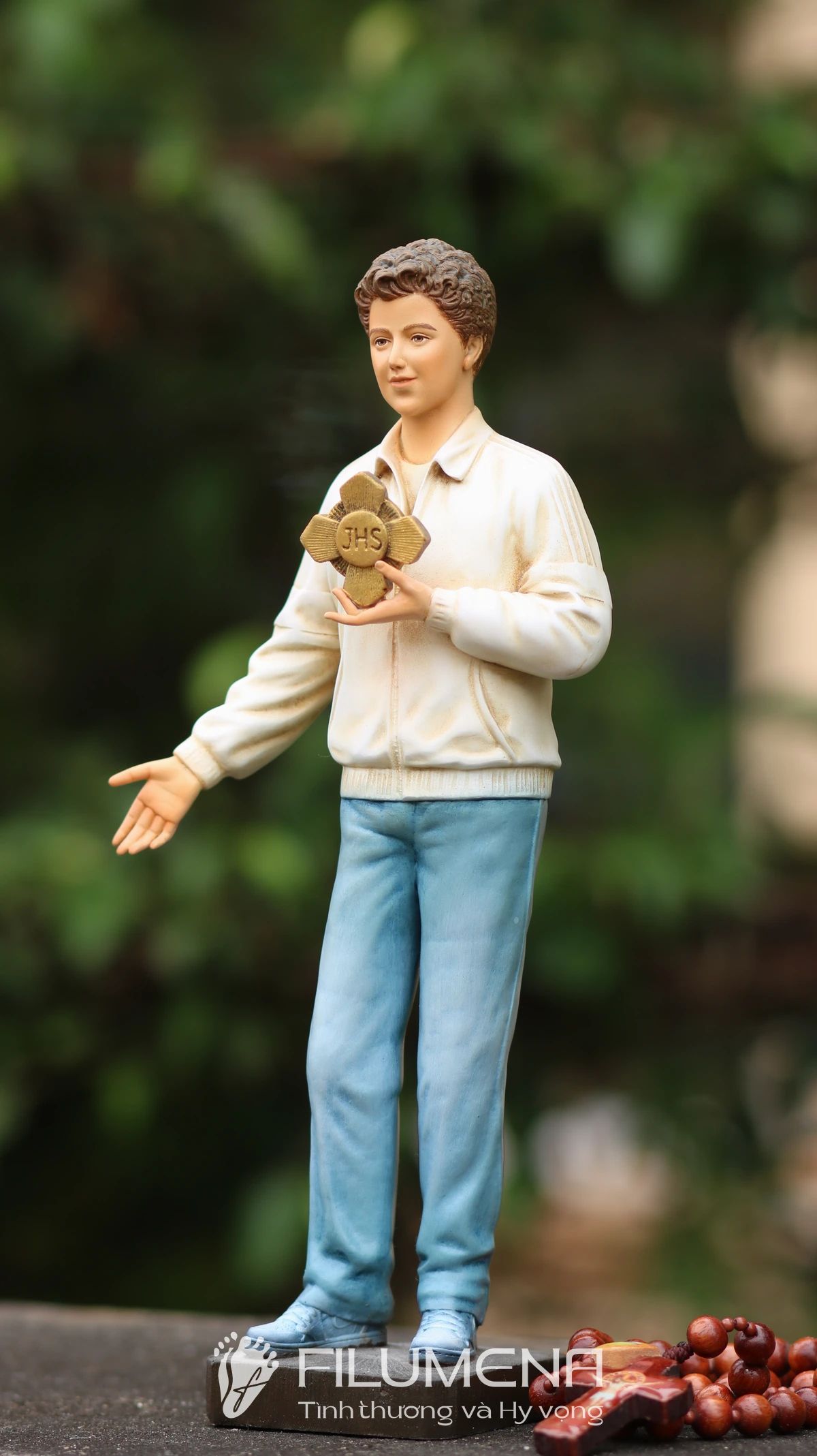 Tượng Thánh Carlo Acutis 25 cm màu sáng