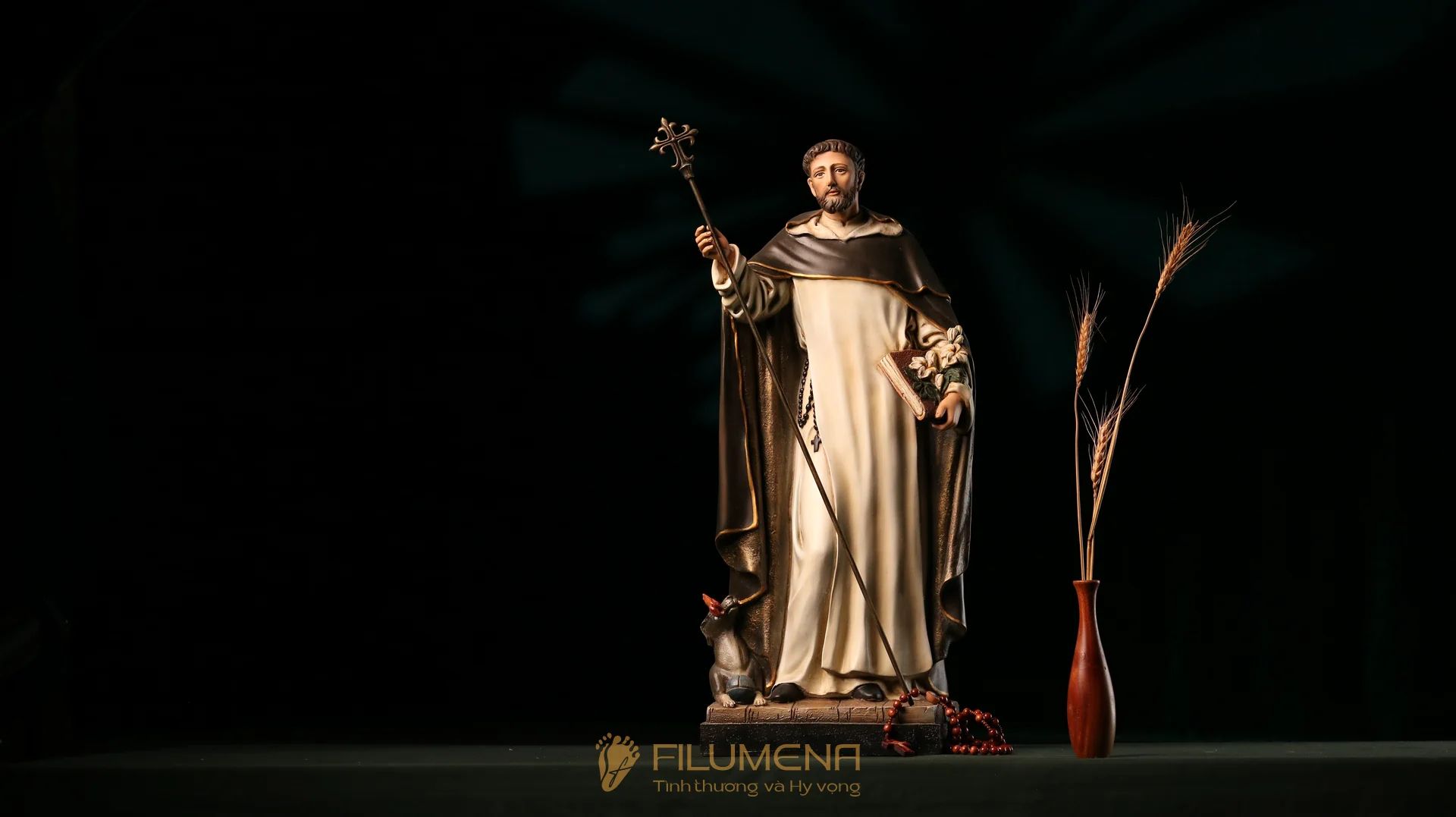 Tượng Công giáo Filumena tại TGP. Sài Gòn. Tượng Công giáo Filumena là tượng của Tình thương và Hy vọng. Bản quyền các tác phẩm tượng Công giáo thuộc về Filumena Art, Cộng hòa Pháp. Filumena sáng tác và sản xuất nhiều mẫu tượng Công giáo khác như Tượng Đức Mẹ để xe hơi, Tượng Đức Mẹ để xe ô tô, Bàn thờ Công giáo, Bàn thờ Chúa và gia tiên, Bàn thờ Chúa
