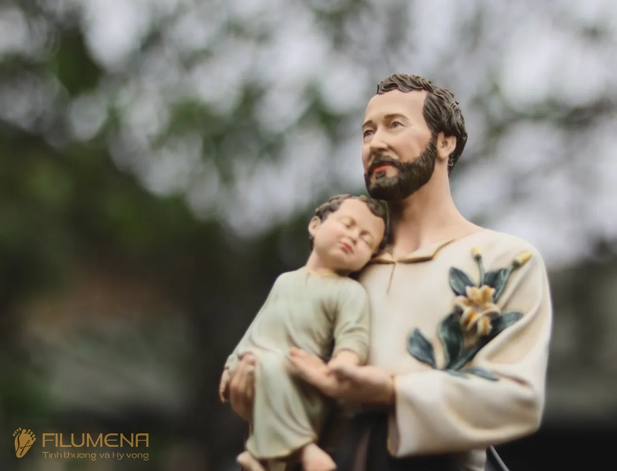 Tượng Mẹ Maria tại hải ngoại. Tượng Công Giáo Filumena được sáng tác bởi các nghệ sĩ Filumena. Mỗi tác phẩm đều là đóng góp của quý vị cho các việc bác ái. Tượng làm bằng chất liệu bột đá tự nhiên và resin, có đủ các kích thước từ 15, 20 cm tới 1m và lớn hơn nữa.