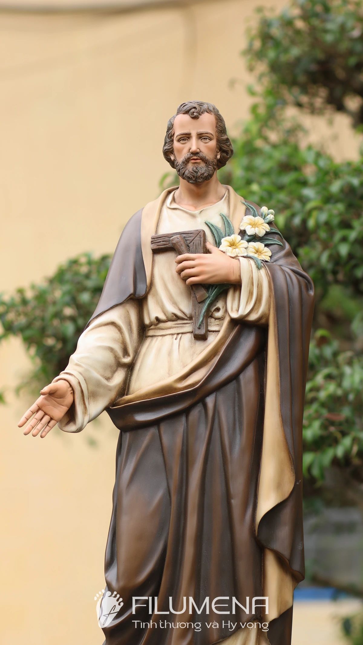 Bàn thờ Chúa tại Thanh Hóa. Tượng Công giáo Filumena là tượng của Tình thương và Hy vọng. Bản quyền các tác phẩm tượng Công giáo thuộc về Filumena Art, Cộng hòa Pháp. Filumena sáng tác và sản xuất nhiều mẫu tượng Công giáo khác như Bàn thờ Công giáo, Bàn thờ Chúa và gia tiên, Tượng Đức Mẹ La Vang, Tượng Chúa hài đồng, Tượng Giáng sinh mini