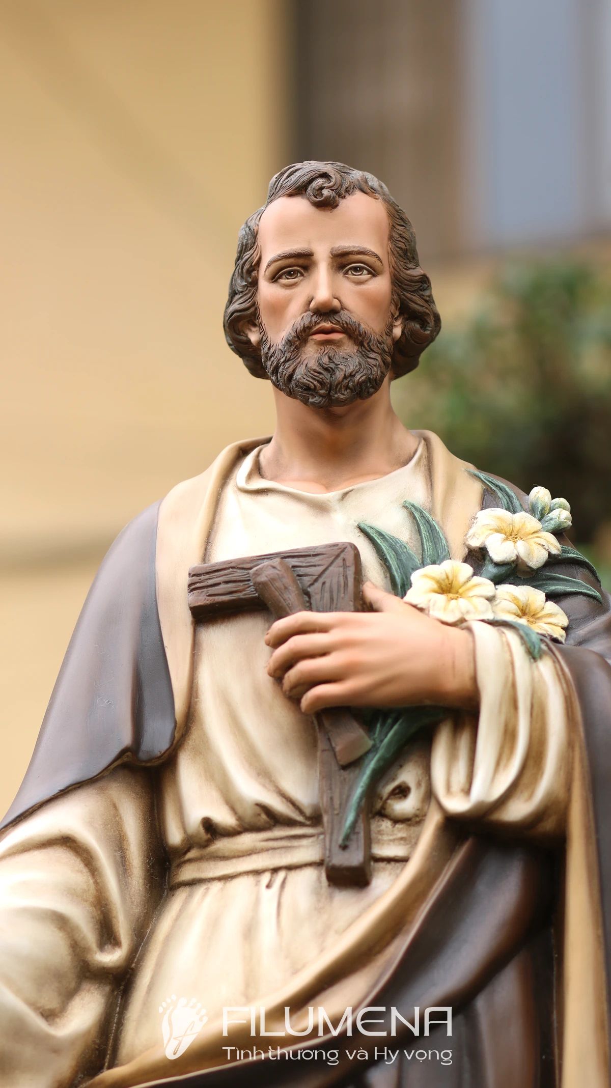 Bàn thờ Chúa tại Thanh Hóa. Tượng Công giáo Filumena là tượng của Tình thương và Hy vọng. Bản quyền các tác phẩm tượng Công giáo thuộc về Filumena Art, Cộng hòa Pháp. Filumena sáng tác và sản xuất nhiều mẫu tượng Công giáo khác như Bàn thờ Công giáo, Bàn thờ Chúa và gia tiên, Tượng Đức Mẹ La Vang, Tượng Chúa hài đồng, Tượng Giáng sinh mini