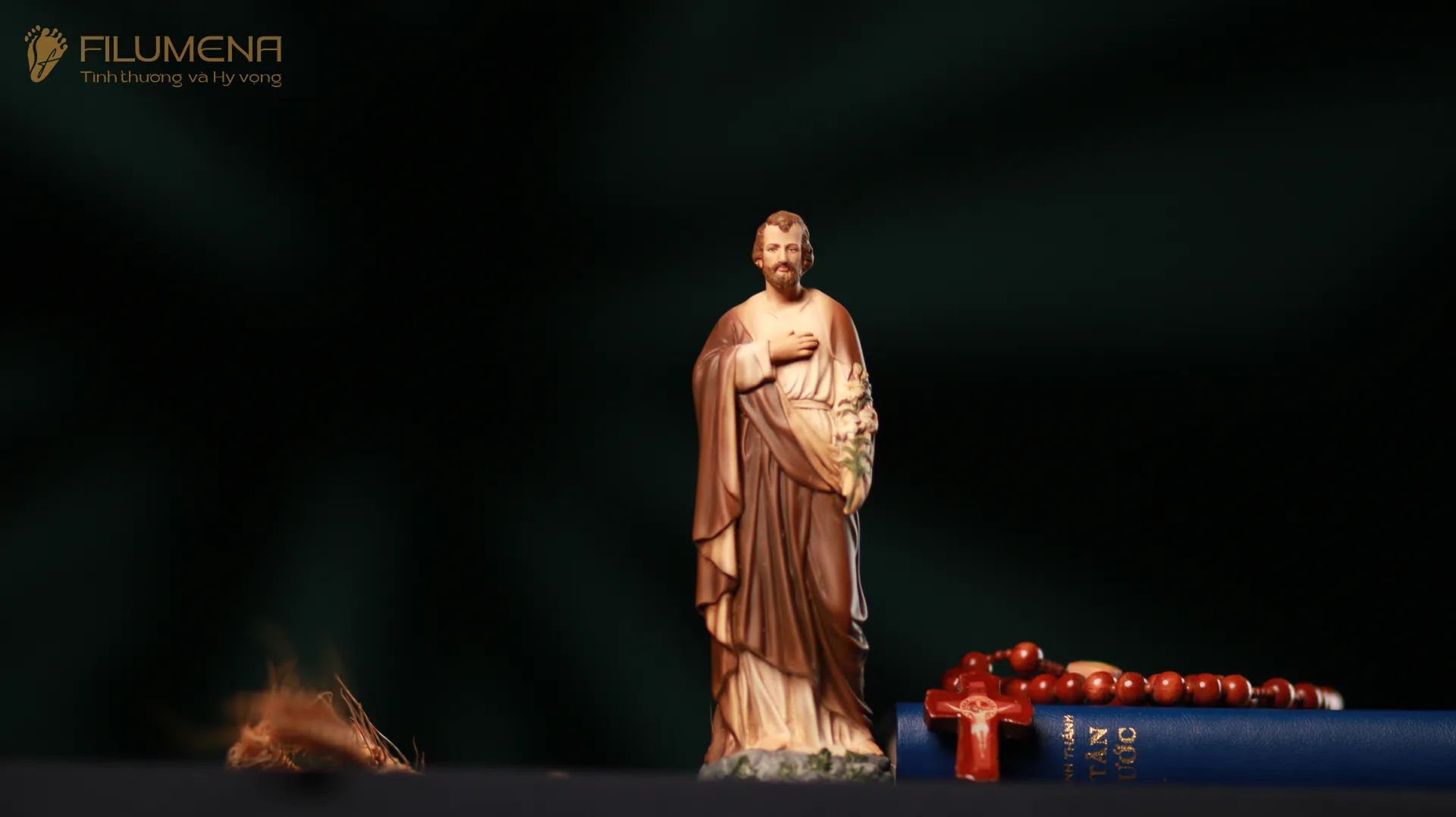 Những mẫu tượng cỡ nhỏ với thần thái hiền thường rất phù hợp cho bàn làm việc và không gian gọn