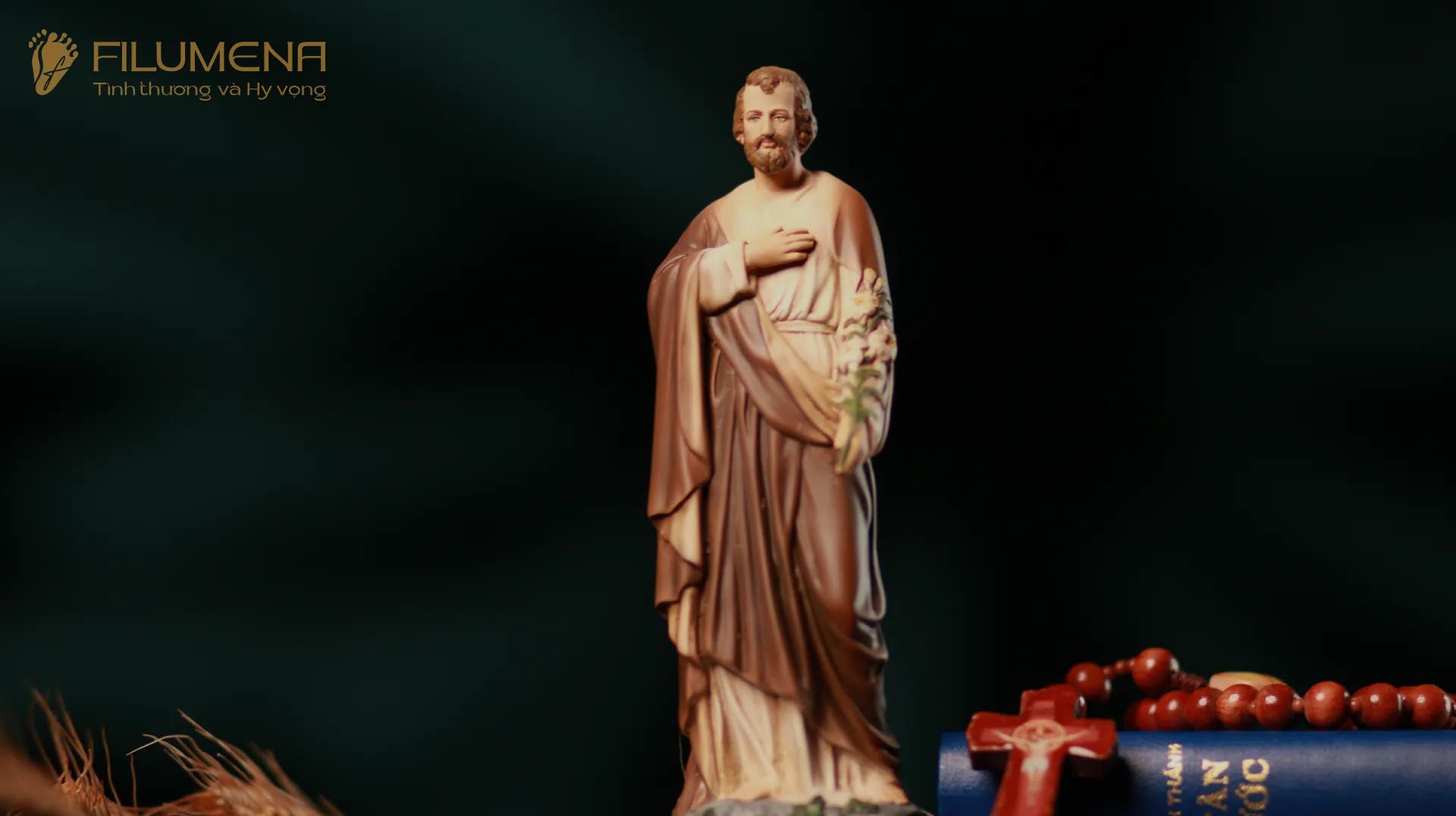 Những mẫu tượng cỡ nhỏ với thần thái hiền thường rất phù hợp cho bàn làm việc và không gian gọn