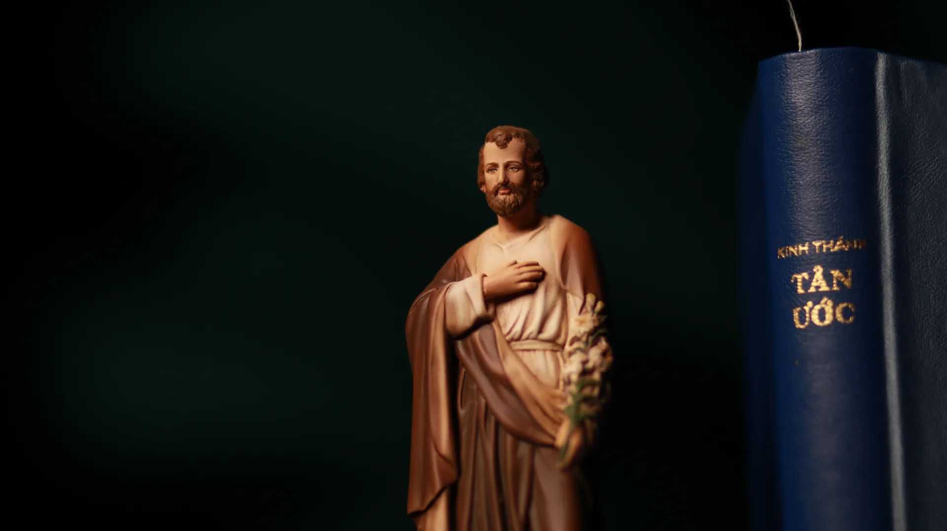 Những mẫu tượng cỡ nhỏ với thần thái hiền thường rất phù hợp cho bàn làm việc và không gian gọn