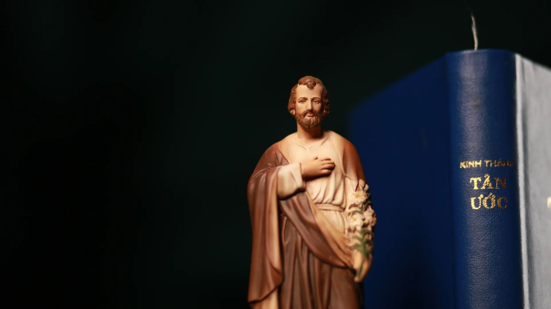 Những mẫu tượng cỡ nhỏ với thần thái hiền thường rất phù hợp cho bàn làm việc và không gian gọn