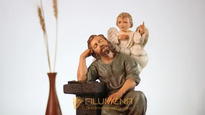 Tượng Thánh Giuse tại Nhà thờ Chính tòa Xuân Lộc Đồng Nai. Tượng Công giáo Filumena là tượng của Tình thương và Hy vọng. Bản quyền các tác phẩm tượng Công giáo thuộc về Filumena Art, Cộng hòa Pháp.