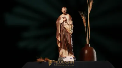 Tượng Thánh Giuse tại Nhà thờ Chính tòa Xuân Lộc Đồng Nai. Tượng Công giáo Filumena là tượng của Tình thương và Hy vọng. Bản quyền các tác phẩm tượng Công giáo thuộc về Filumena Art, Cộng hòa Pháp.