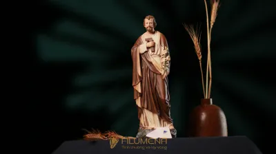 Tượng Thánh Giuse tại Nhà thờ Chính tòa Xuân Lộc Đồng Nai. Tượng Công giáo Filumena là tượng của Tình thương và Hy vọng. Bản quyền các tác phẩm tượng Công giáo thuộc về Filumena Art, Cộng hòa Pháp.