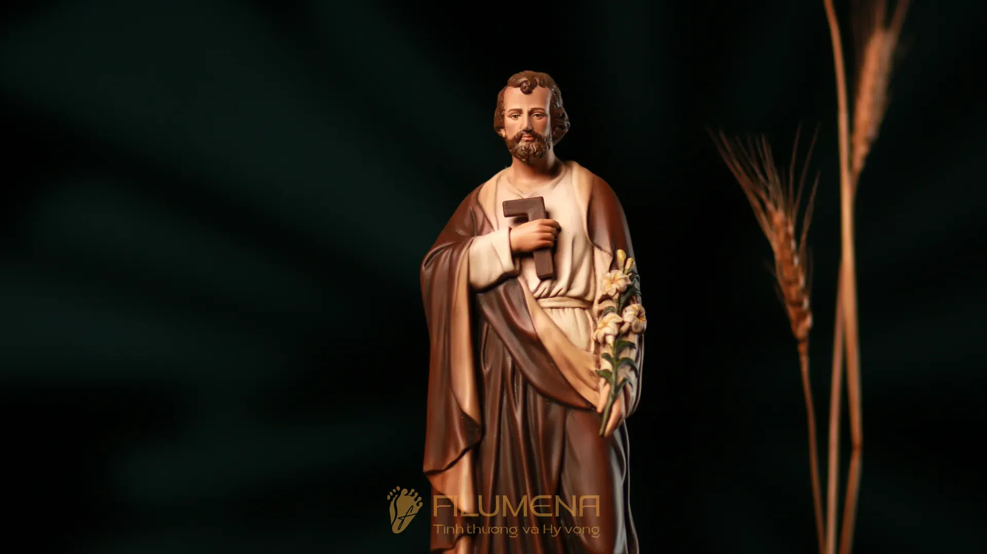 Bàn thờ Công giáo tại Hoa Kỳ. Tượng Công Giáo Filumena được sáng tác bởi các nghệ sĩ Filumena. Mỗi tác phẩm đều là đóng góp của quý vị cho các việc bác ái. Tượng làm bằng chất liệu bột đá tự nhiên và resin, có đủ các kích thước từ 15, 20 cm tới 1m và lớn hơn nữa.