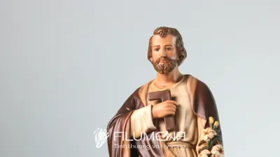 Tượng Thánh Giuse tại Nhà sách Nhà thờ Chánh tòa Đà Nẵng. Tượng Công giáo Filumena là tượng của Tình thương và Hy vọng. Bản quyền các tác phẩm tượng Công giáo thuộc về Filumena Art, Cộng hòa Pháp.