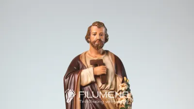 Tượng Thánh Giuse tại Nhà thờ Chính tòa Xuân Lộc Đồng Nai. Tượng Công giáo Filumena là tượng của Tình thương và Hy vọng. Bản quyền các tác phẩm tượng Công giáo thuộc về Filumena Art, Cộng hòa Pháp.
