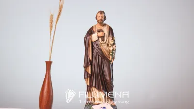 Tượng Thánh Giuse tại Nhà thờ Chính tòa Xuân Lộc Đồng Nai. Tượng Công giáo Filumena là tượng của Tình thương và Hy vọng. Bản quyền các tác phẩm tượng Công giáo thuộc về Filumena Art, Cộng hòa Pháp.