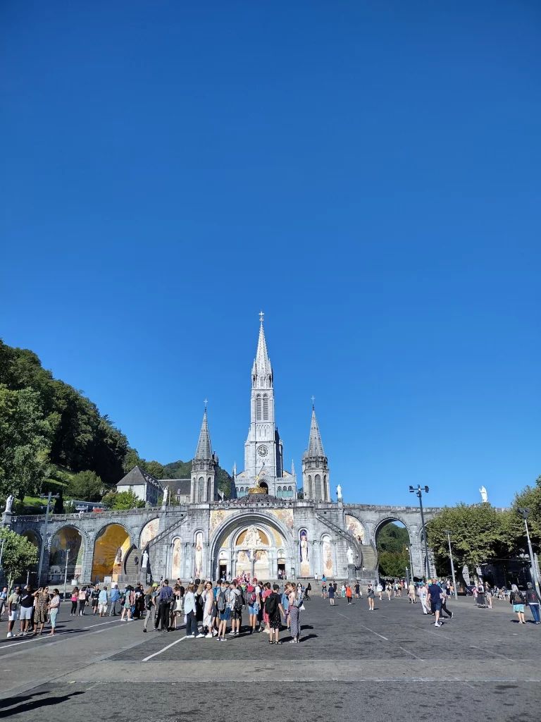 Vương cung Thánh đường Đức Mẹ Mân Côi