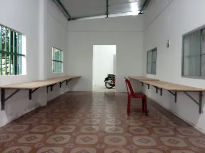 Hình ảnh xưởng và công đoạn vẽ màu trong những ngày đầu của tượng Công giáo Filumena.