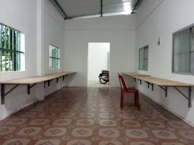 Hình ảnh xưởng và công đoạn vẽ màu trong những ngày đầu của tượng Công giáo Filumena.