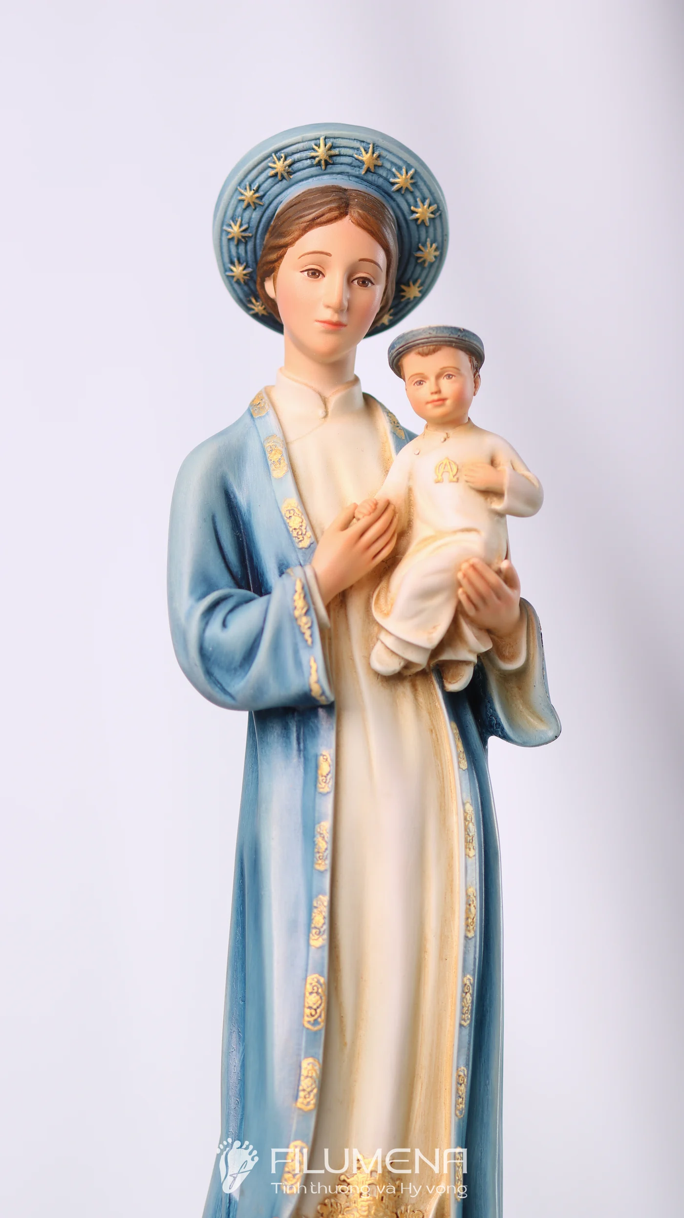 Tượng Đức Mẹ La Vang với áo dài khăn đóng, phù hợp cho người yêu mến hình ảnh Đức Mẹ Việt Nam