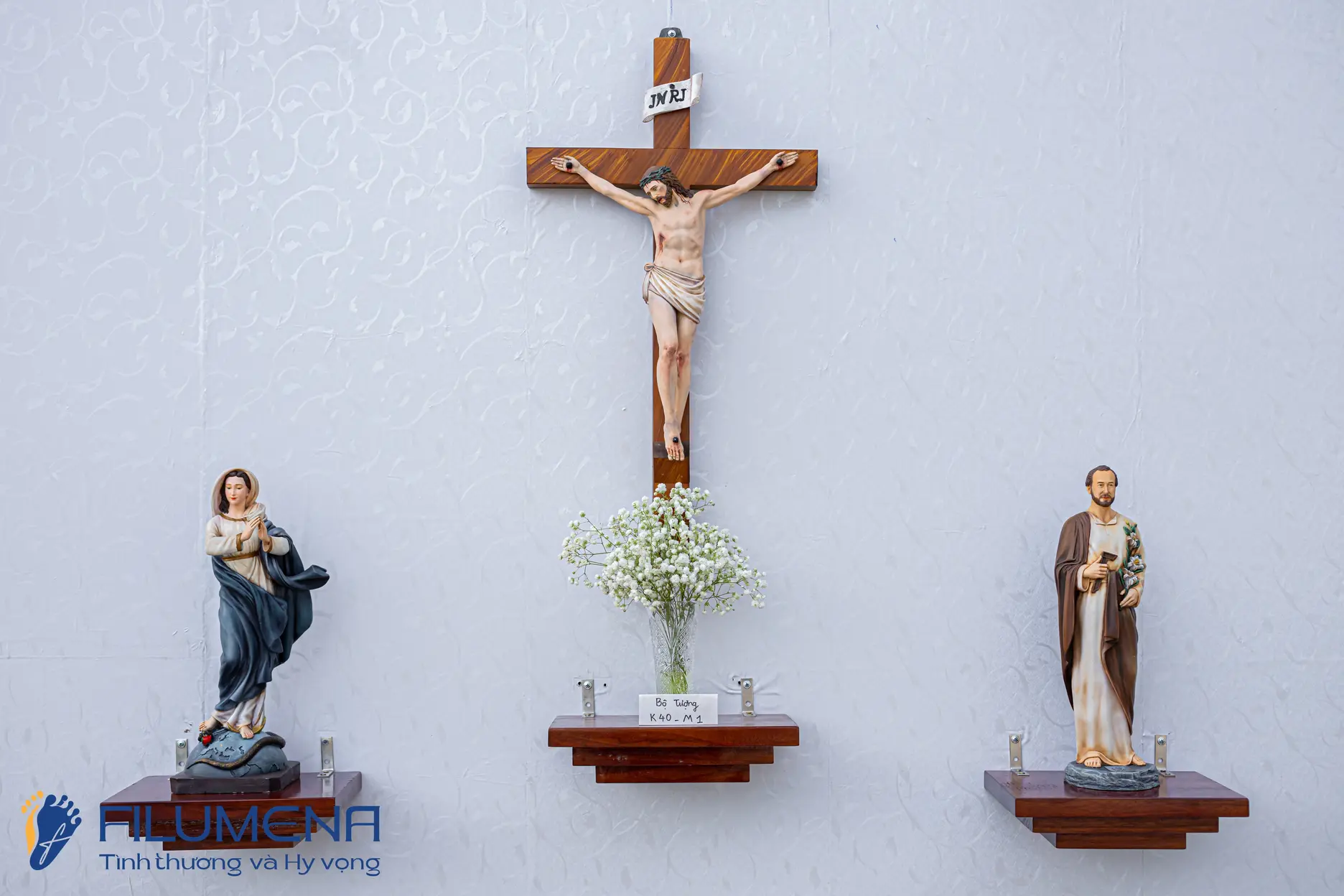 Bàn thờ Chúa do Filumena sáng tác và sản xuất