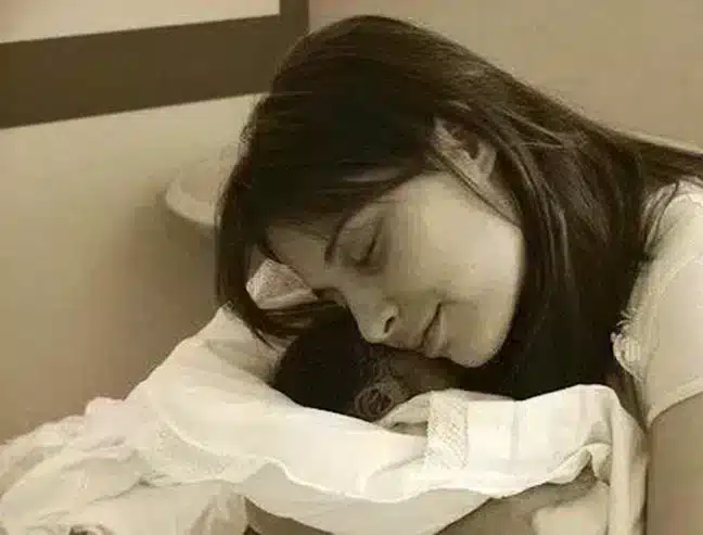 Chiara Corbella, người mẹ chịu chết ở tuổi 28 để con mình được sống