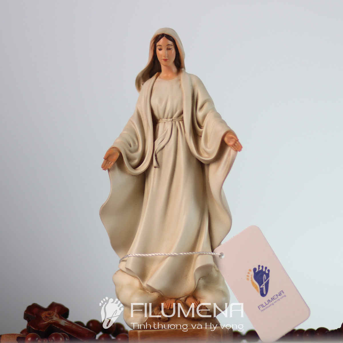Tượng Đức Mẹ Ban Ơn do Filumena sáng tác và sản xuất