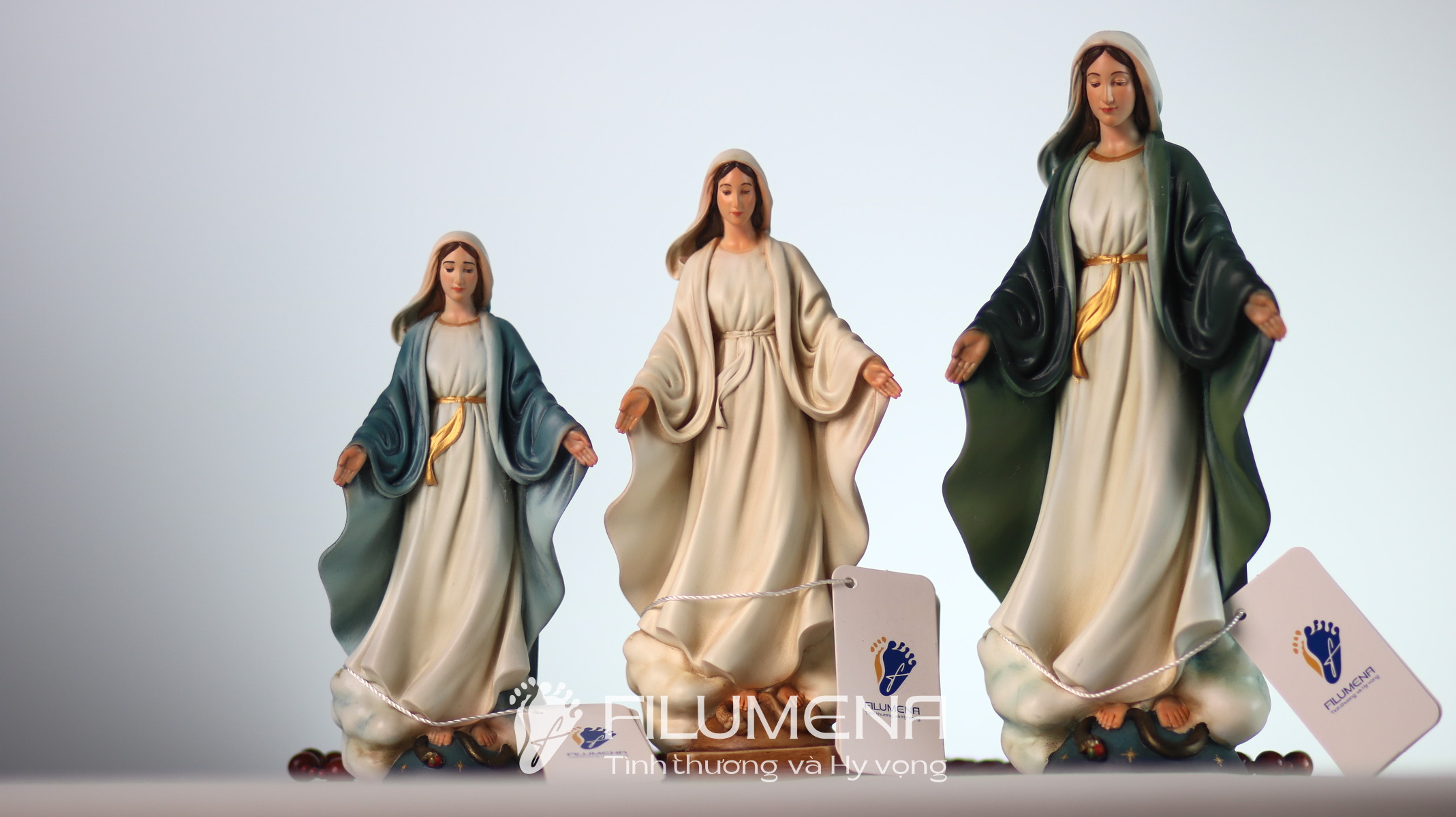 Các mẫu tượng Đức Mẹ ban ơn của Filumena đang trưng bày và anh chị có thể tìm mua tại các Nhà sách Công giáo trên cả nước.