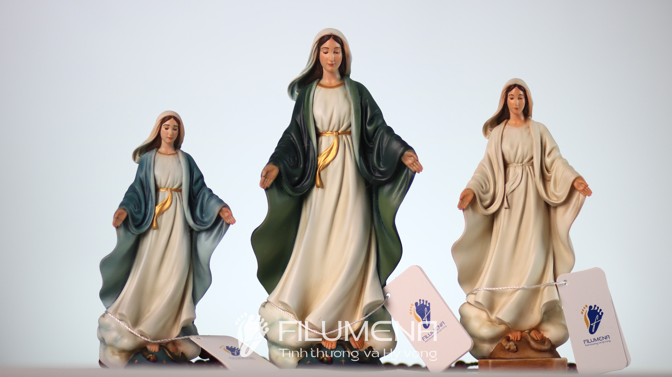 Các mẫu tượng Đức Mẹ ban ơn của Filumena đang trưng bày và anh chị có thể tìm mua tại các Nhà sách Công giáo trên cả nước.