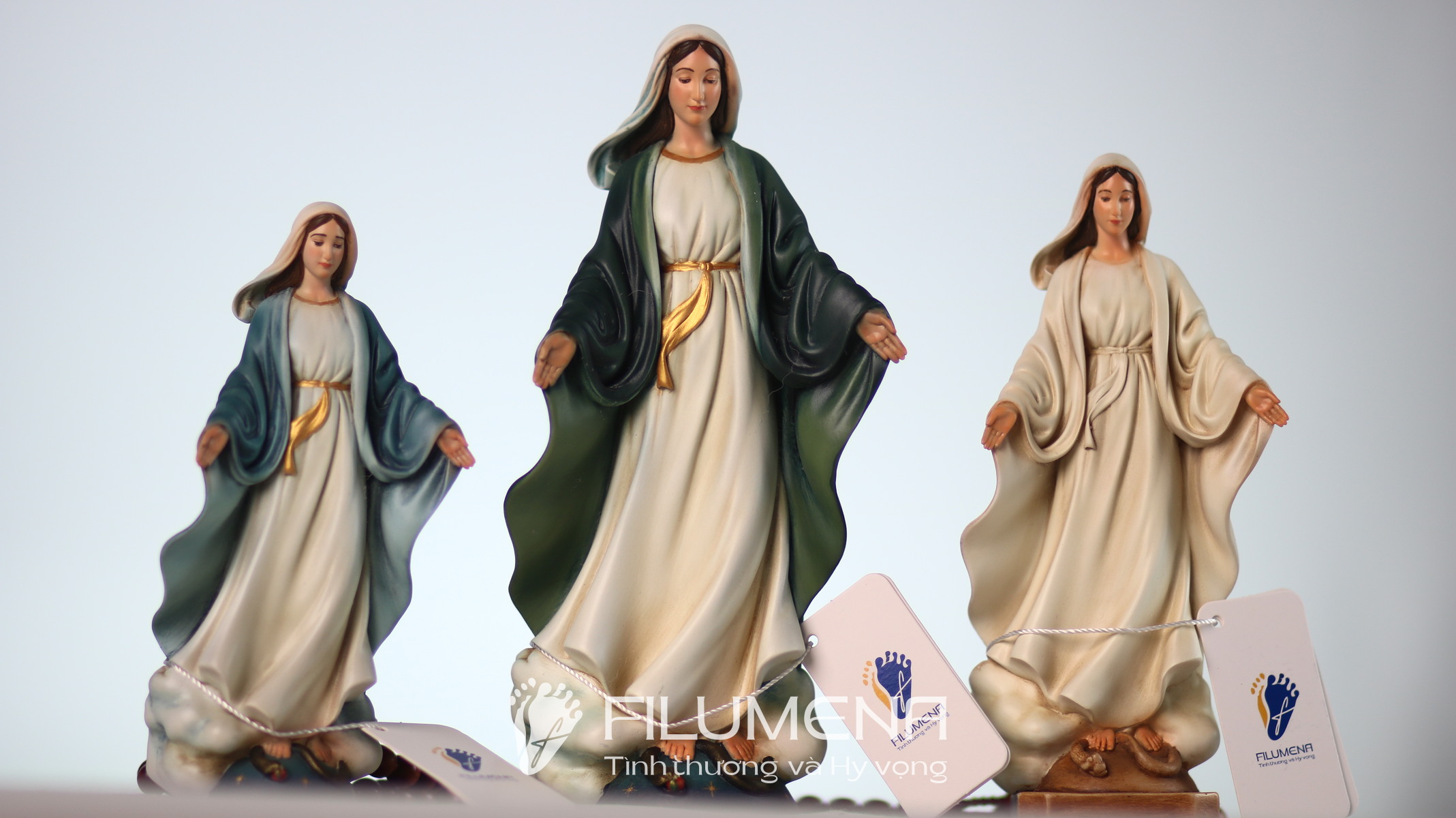 Các mẫu tượng Đức Mẹ ban ơn của Filumena đang trưng bày và anh chị có thể tìm mua tại các Nhà sách Công giáo trên cả nước.