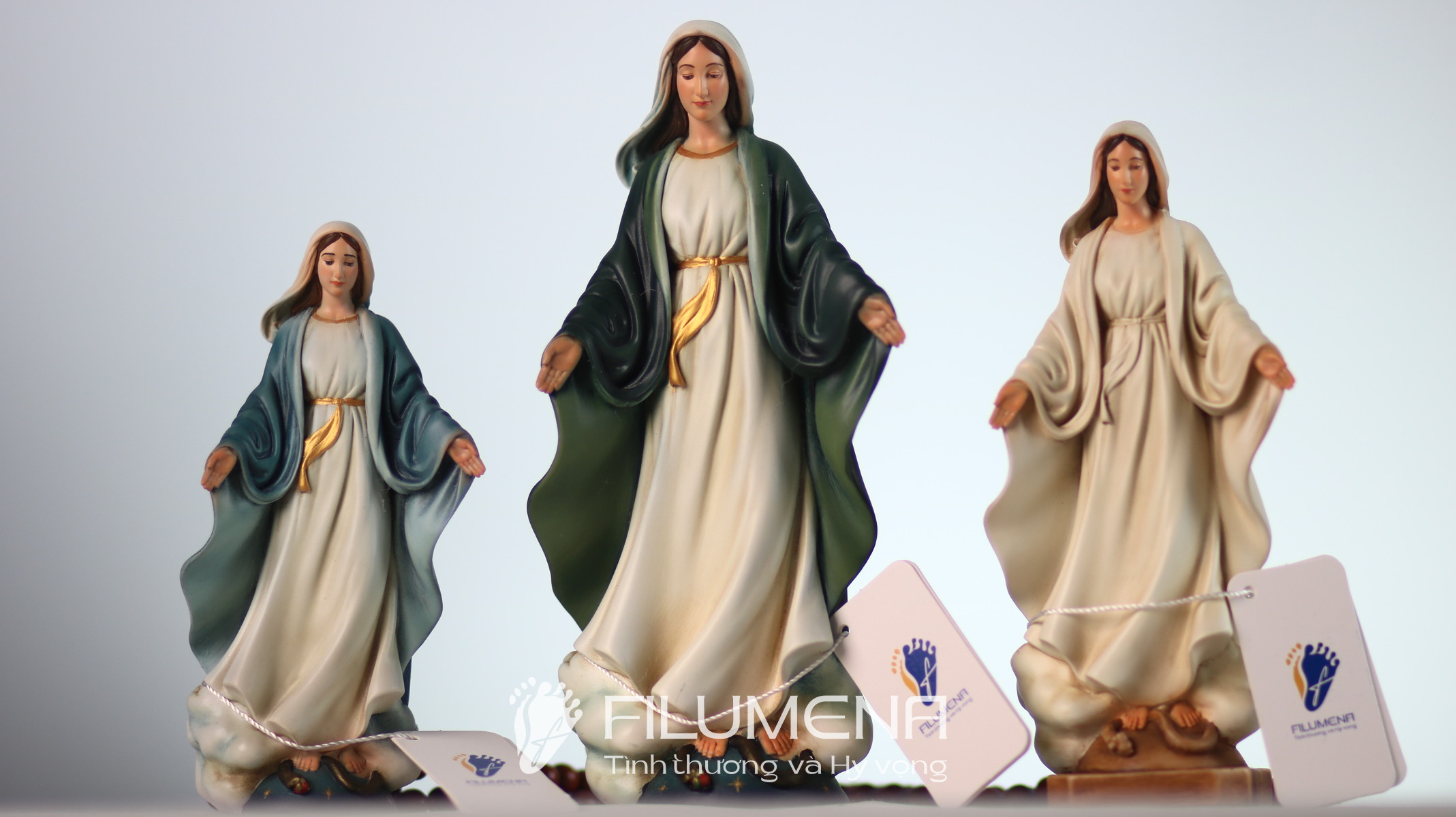 Các mẫu tượng Đức Mẹ ban ơn của Filumena đang trưng bày và anh chị có thể tìm mua tại các Nhà sách Công giáo trên cả nước.
