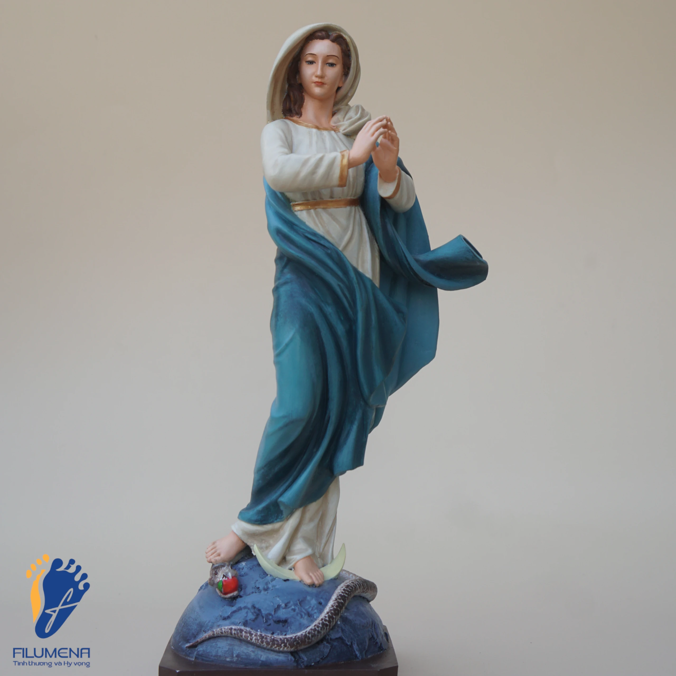 Tượng Đức Mẹ Vô Nhiễm Nguyên Tội màu xanh nước biển (sáng tác bởi Filumena)