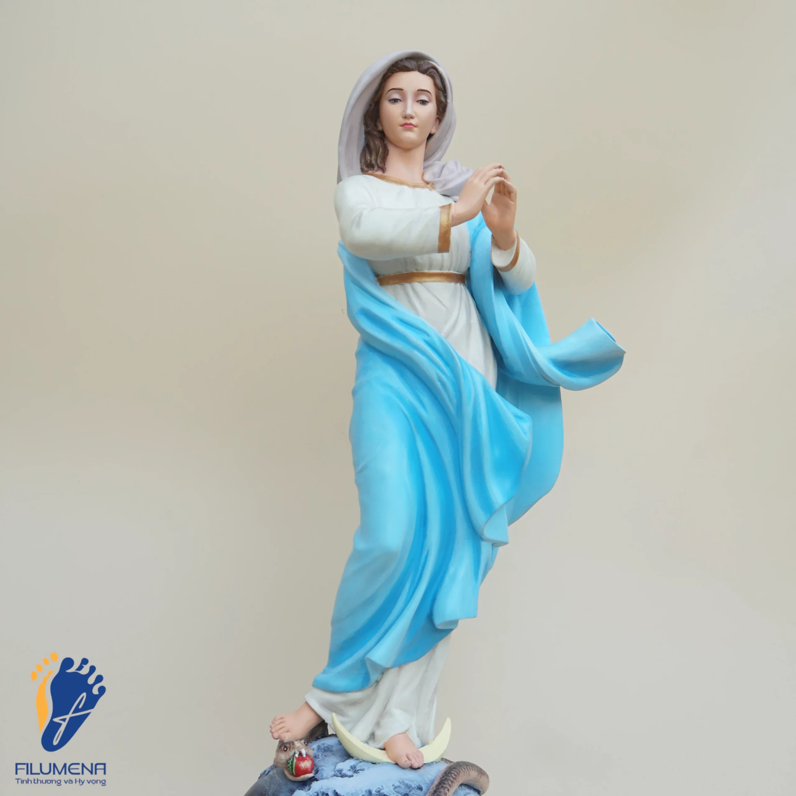 Tượng Đức Mẹ Vô Nhiễm Nguyên Tội áo màu xanh da trời (sáng tác bởi Filumena)