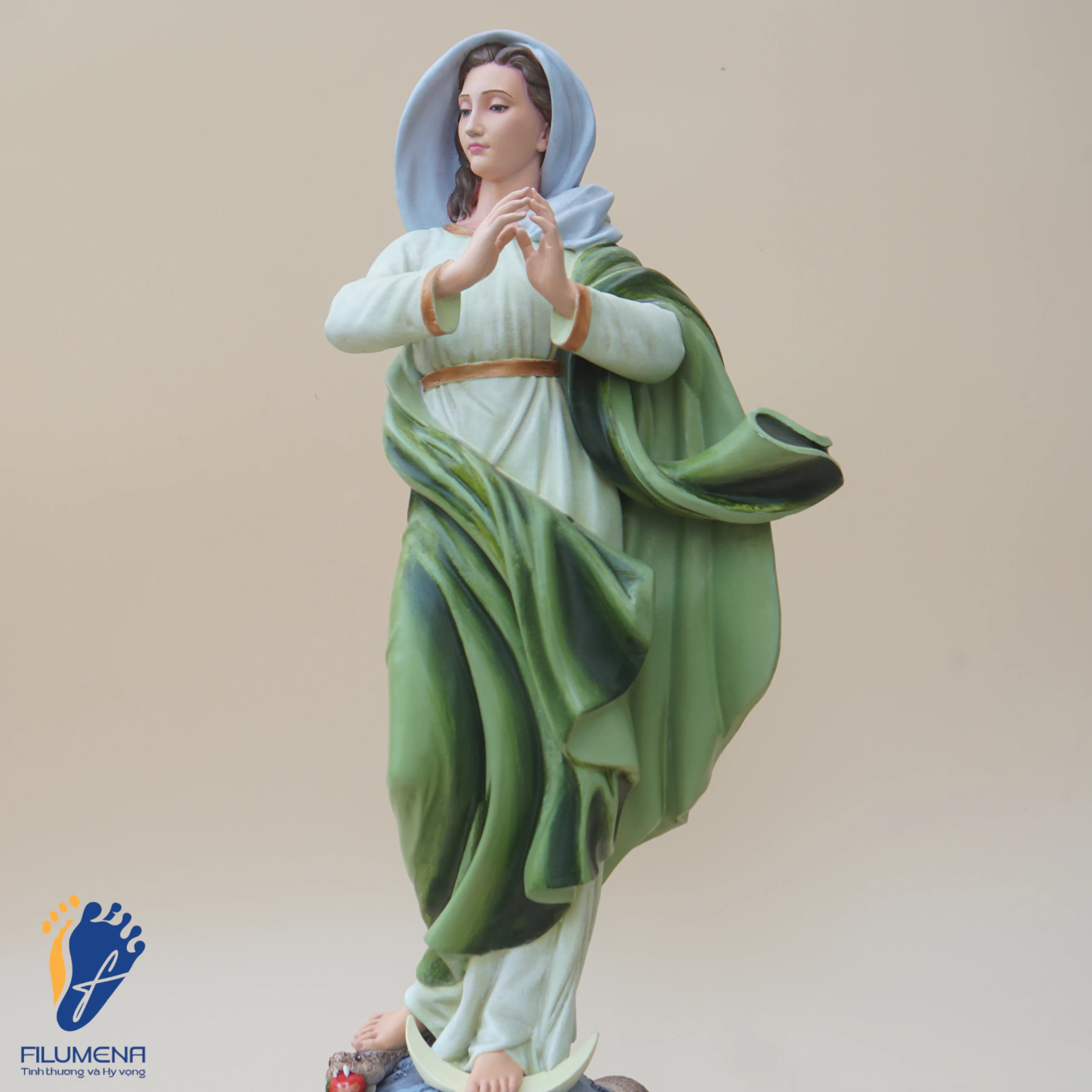 Tượng Đức Mẹ Vô Nhiễm Nguyên Tội xanh lá mạ toàn thân nhìn từ góc phái