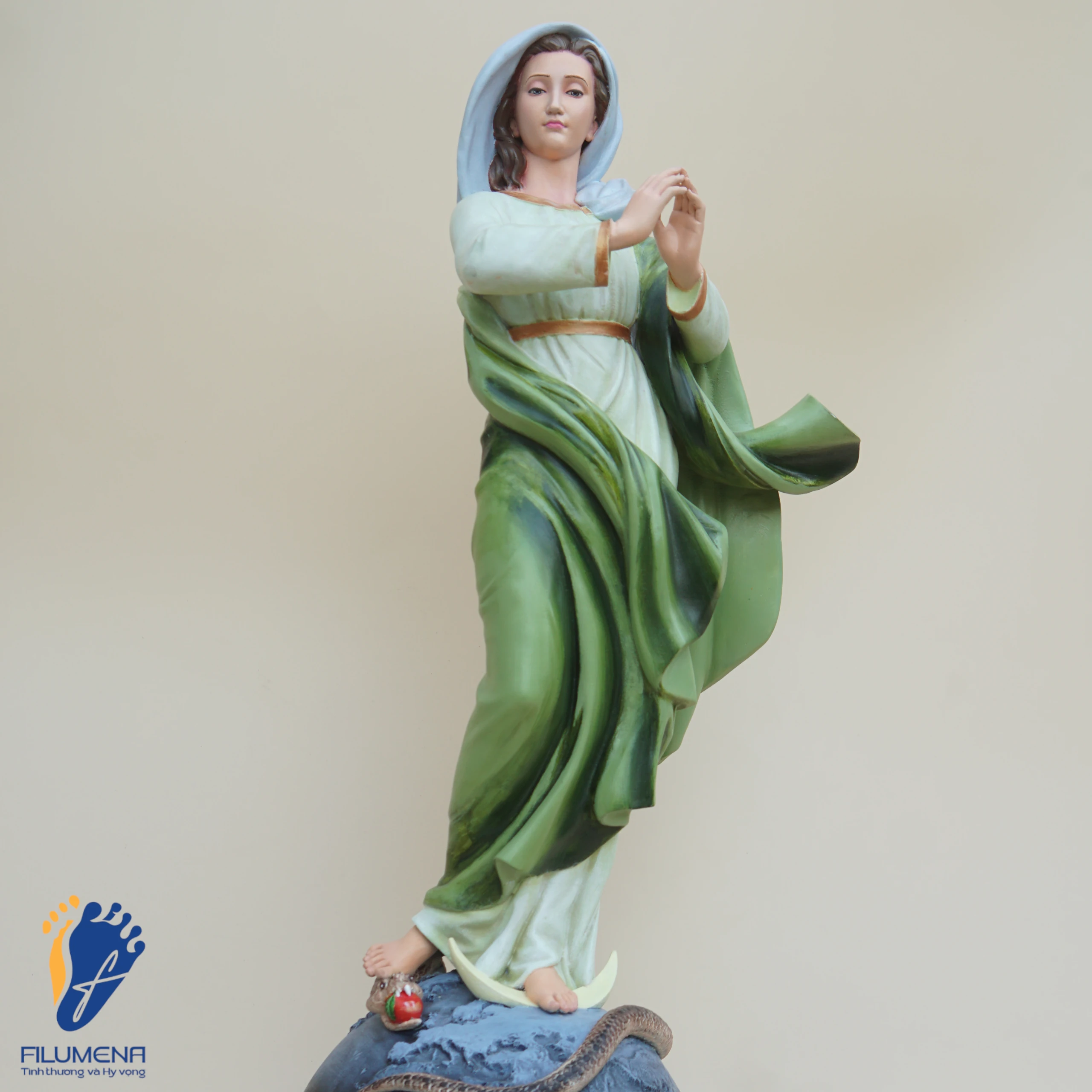 Tượng Đức Mẹ Vô Nhiễm Nguyên Tội xanh lá mạ nhìn toàn thân chính diện