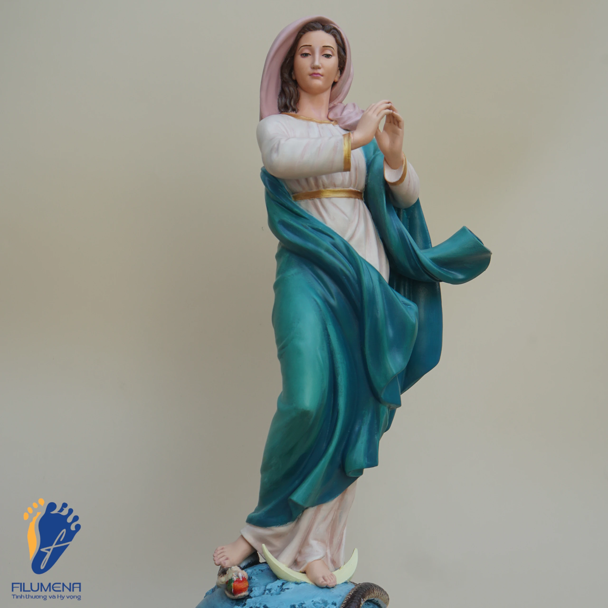 Tượng Đức Mẹ Vô Nhiễm Nguyên Tội (sáng tác bởi Filumena, Tượng Công giáo của Tình thương và Hy vọng).
